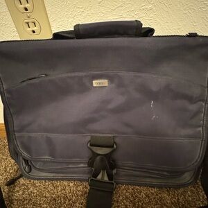Solo Dark Blue Messenger Bag